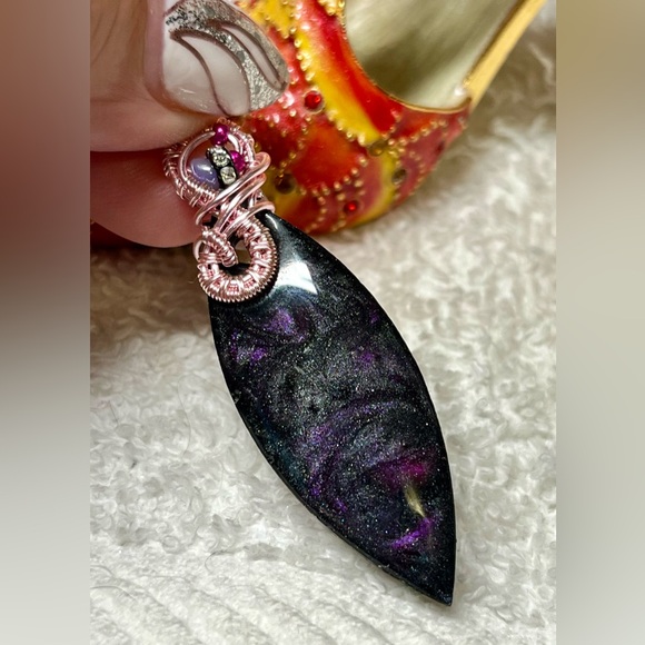 🌸💖stunning sparkly wrapped resin pendant, marquis shape - Picture 7 of 9